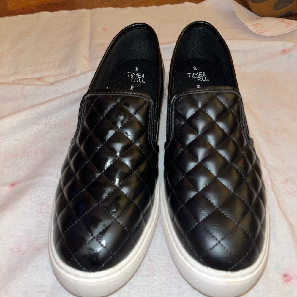 Womens time and true quilted size 9 shoe